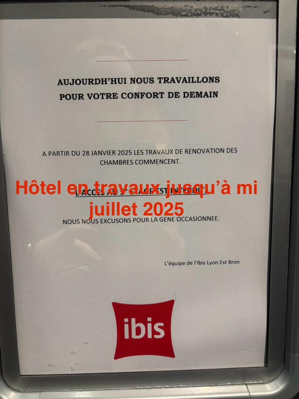 ホテル Ibis Lyon Est ブロン エクステリア 写真