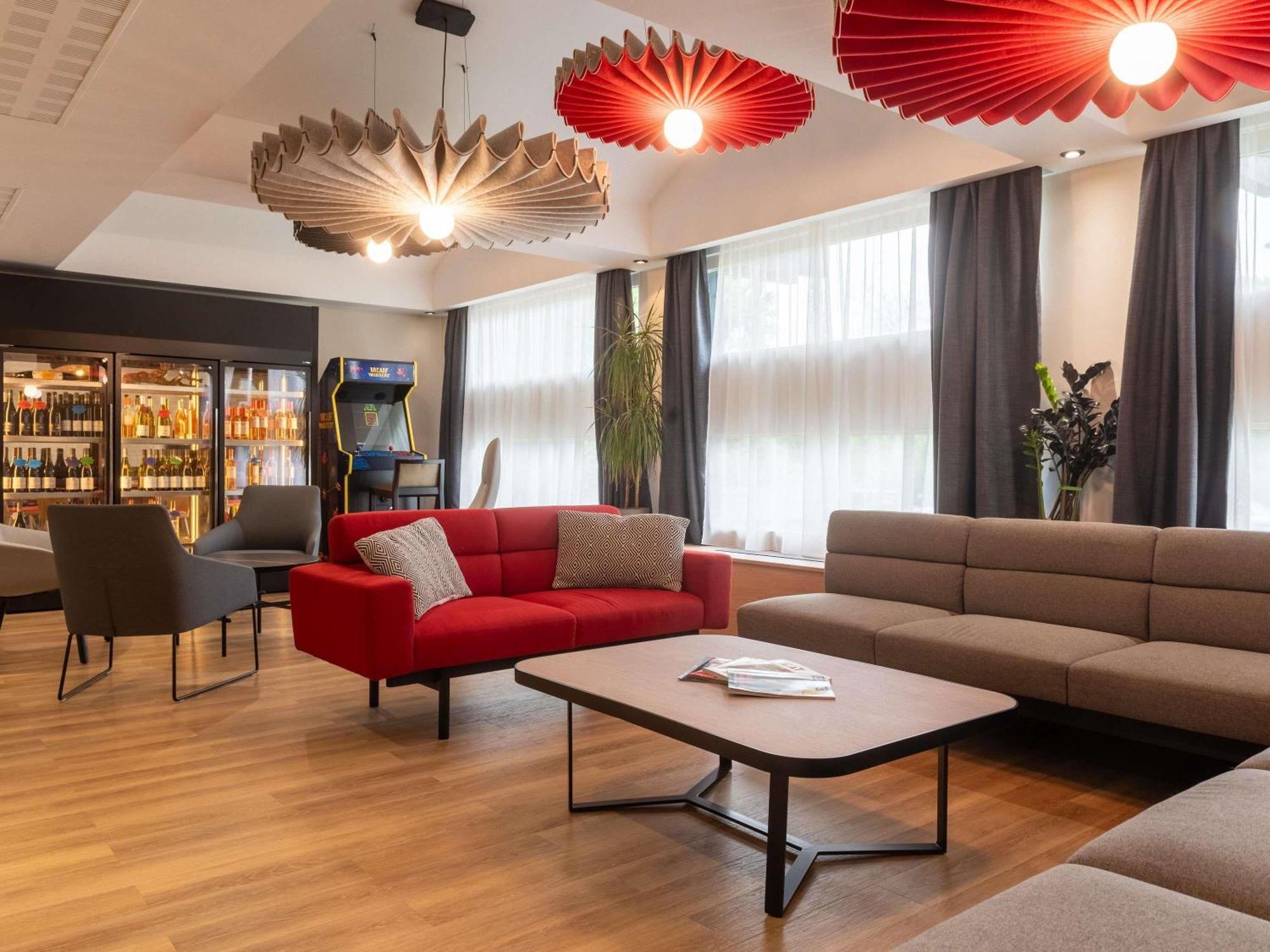 ホテル Ibis Lyon Est ブロン エクステリア 写真