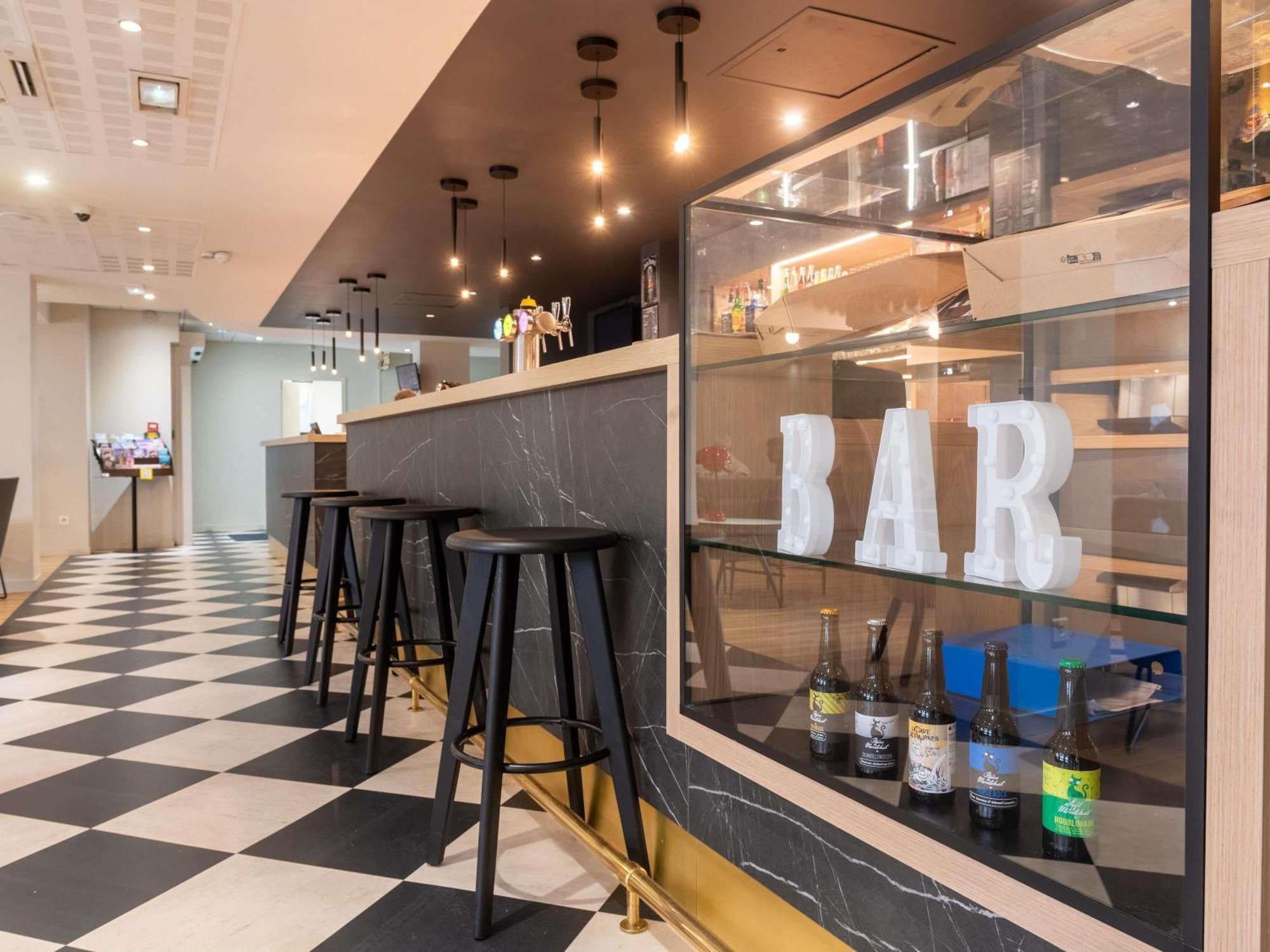 ホテル Ibis Lyon Est ブロン エクステリア 写真