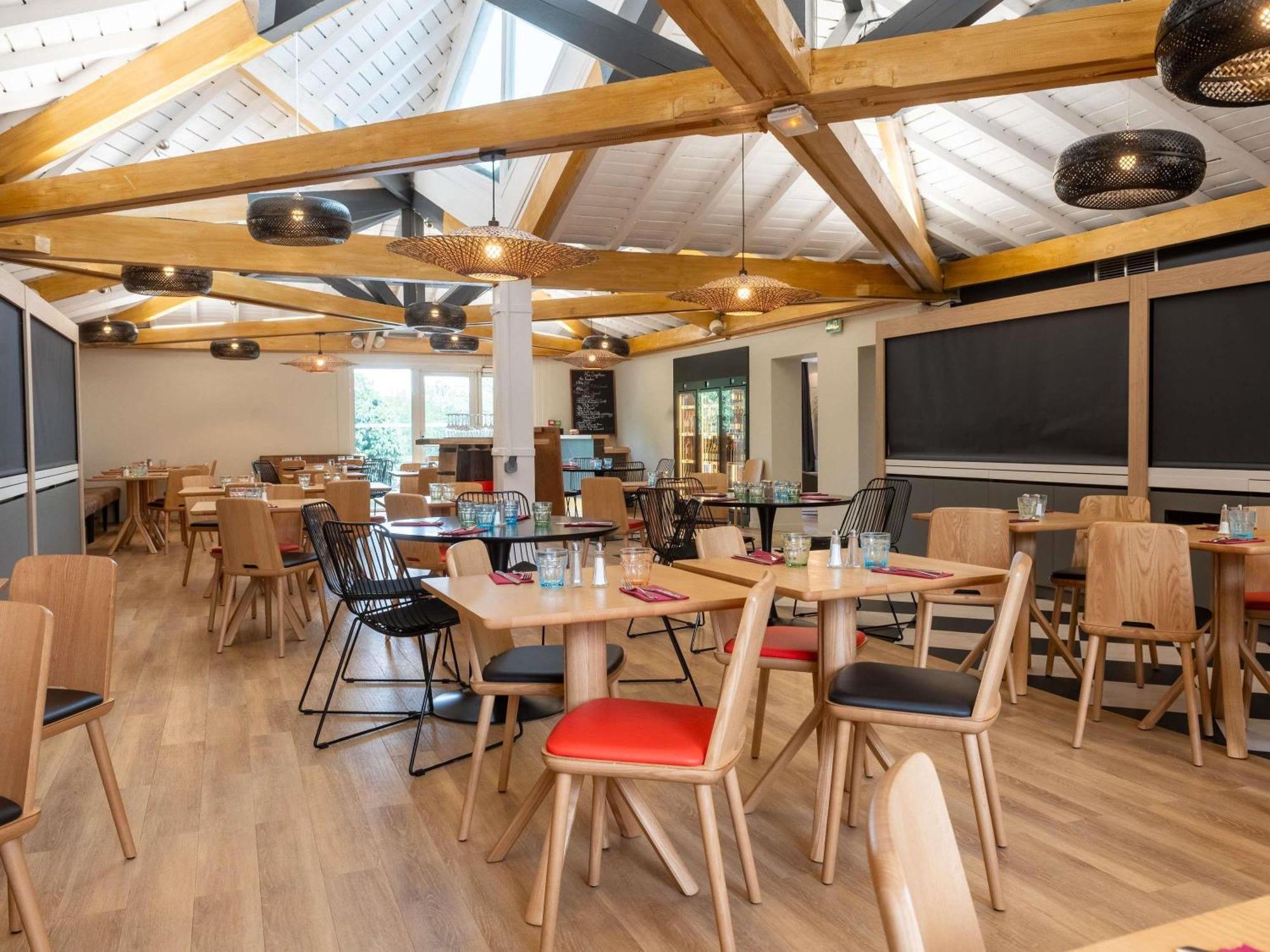 ホテル Ibis Lyon Est ブロン エクステリア 写真